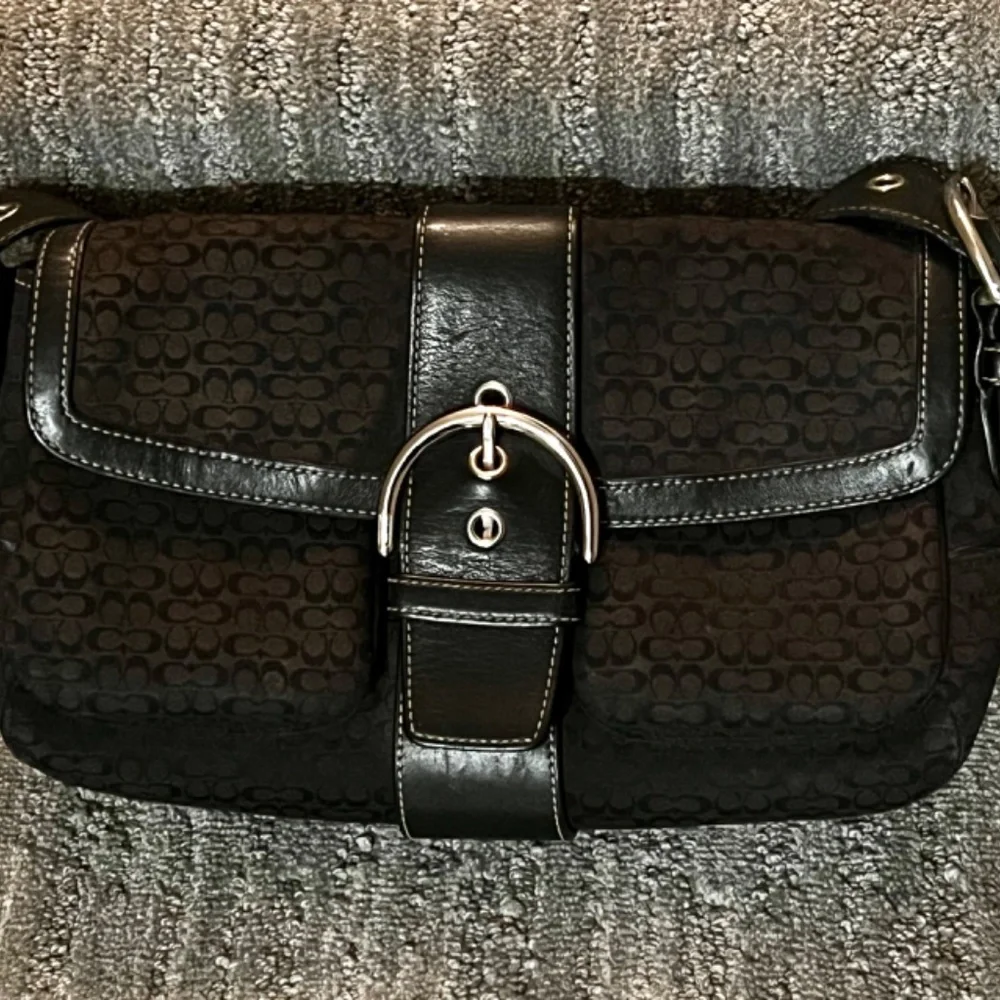 Coach Purse - great condition! - Picture 2 of 8